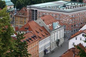 tegeltak i staden ljubljana, sloveniens huvudstad. foto