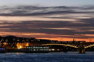 budapest huvudstad i Ungern vid solnedgången foto