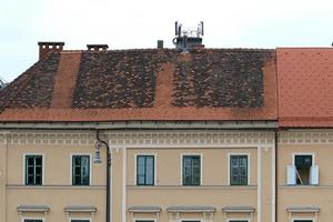 tegeltak i staden ljubljana, sloveniens huvudstad. foto