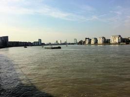 utsikt över Themsen vid greenwich i london foto