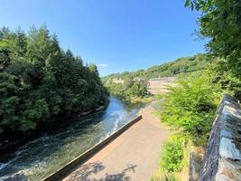 en vy över den skotska landsbygden nära fallen av clyde nära new lanark foto