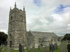 utsikt över st endellion kyrka i cornwall foto