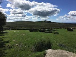 en vy av dartmoor nationalpark i devon från toppen foto