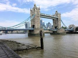 utsikt över tower bridge i london foto