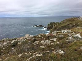 en utsikt över havet vid landslut i cornwall foto