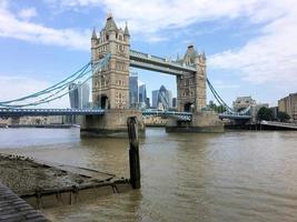 utsikt över tower bridge i london foto