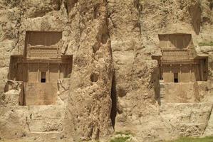 de massiva gravarna av persiska kungar Darius och Xerxes nära Persepolis i Iran foto