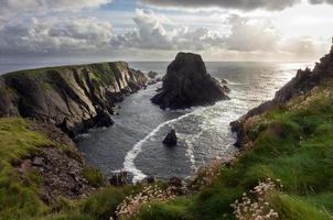 solnedgång vid Malin Head, den nordligaste spetsen av Irland. foto