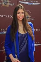 los angeles, 11 mars - nina dobrev anländer till den 9:e årliga förmånen för john varvatos stuart house i john varvatos-butiken den 11 mars 2012 i west hollywood, ca. foto