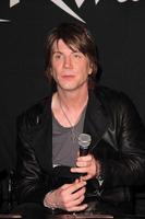 los angeles, 7 maj - john rzeznik på goo goo dolls rockwalk induktion på paley center för media den 7 maj 2013 i beverly hills, ca foto