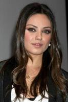 los angeles, 15 nov - mila kunis på jaguar pre la car show event på två rodeo den 15 november 2011 i Beverly Hills, ca. foto