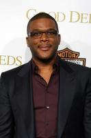 los angeles, 14 februari - tyler perry anländer till akt av tapperhet la premiär på Regal 14 teatrarna på la live den 14 februari 2012 i los angeles, ca. foto