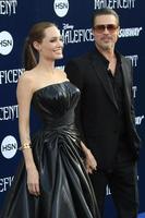 los angeles, 28 maj - angelina jolie, brad pitt på den maleficent världspremiären på el capitan teater den 28 maj 2014 i los angeles, ca. foto