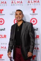 los angeles, 27 september - jovanny venegas vid 2013 års alma awards, ankomster till pasadena civic auditorium den 27 september 2013 i pasadena, ca. foto