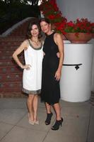 los angeles, 4 april - finola hughes, michelle stafford deltar i galainsamlingen för den romantiska komedin, vadet på bacara resort den 4 april 2013 i santa barbara, ca. foto