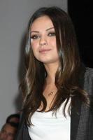 los angeles, 15 nov - mila kunis på jaguar pre la car show event på två rodeo den 15 november 2011 i Beverly Hills, ca. foto