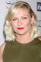 los angeles, 7 oktober - kirsten dunst på fargo säsong 2 premiärvisning på arclight hollywood teatrar den 7 oktober 2015 i los angeles, ca. foto