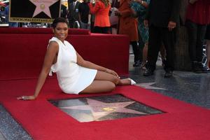 los angeles, nov 13 - jennifer hudson på jennifer hudson hollywood walk of fame stjärnceremoni på w hollywood hotel den 13 november 2013 i los angeles, ca. foto