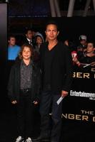 los angeles, 12 mars - benjamin bratt anländer till premiären för hunger games på nokia theater at la live den 12 mars 2012 i los angeles, ca. foto