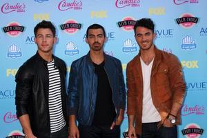 los angeles, 11 augusti - nick jonas, joe jonas, kevin jonas vid 2013 års Teen Choice Awards på Gibson Ampitheater Universal den 11 augusti 2013 i Los Angeles, ca. foto