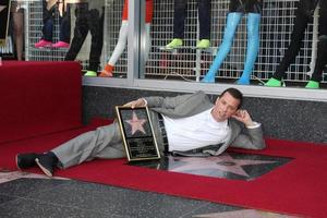 los angeles, sep 19 - jon cryer på jon cryer hollywood walk of fame stjärnceremoni på hollywood walk of fame den 19 september 2011 i los angeles, ca foto