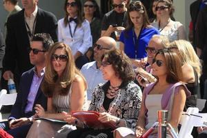 los angeles, 26 april - troy garity, maria shriver, lily tomlin, eva longoria vid jane fonda hand- och fotavtrycksceremonin på den kinesiska teatern den 26 april 2013 i los angeles, ca. foto