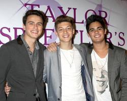 los angeles, 25 oktober - emery kelly, ricky garcia, jon klaasen, forever in your mind på taylor spreitlers 21-årsfest på cbs radford studios den 25 oktober 2014 i studio city, ca. foto