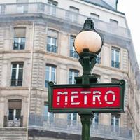 tunnelbaneskylt för tunnelbana i Paris, Frankrike foto