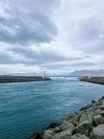 island, jokulsarlon lagun, turkosa isberg flyter i glaciär lagun på island. foto