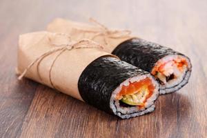 sushi burrito - nytt trendigt matkoncept foto