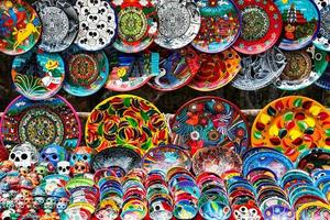 keramiska souvenirer på den lokala mexikanska marknaden foto