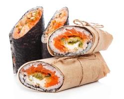 sushi burrito - nytt trendigt matkoncept foto