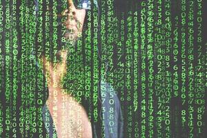 hacker koncept. hacker hood är en farlig hackning och skadlig kod och datavirus. identitetsstöld och cybersäkerhet foto