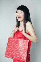 shopping flicka av asiatiska