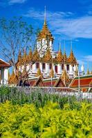 wat ratchanaddaram worawihan det är ett gammalt tempel som är unikt i konst och vackert. det är ett känt turistmål. ligger i Bangkok, Thailand foto