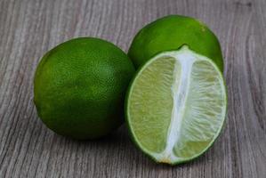 tropisk frukt - lime foto