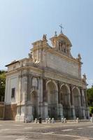 stor kyrka i centrum av Rom, Italien. foto