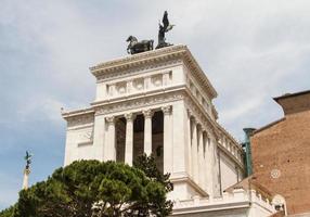 ryttarmonument till Victor emmanuel ii nära vittoriano på dagen i Rom, Italien foto