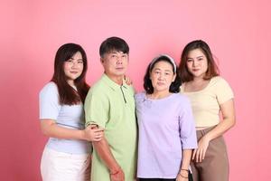 lycklig asiatisk familj foto