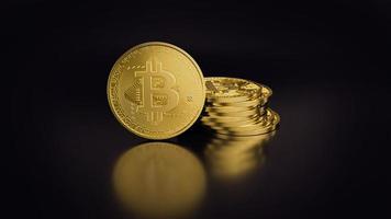 hög med bitcoin digital valuta. cryptocurrency btc de nya virtuella pengarna närbild 3d-rendering av gyllene bitcoins på svart bakgrund foto
