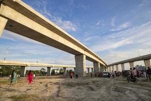 munshiganj, bangladesh. konstruktionen av padmabron är klar, - den 25 juni 2022 invigdes den största bron i bangladesh, bron är öppen för trafik. foto