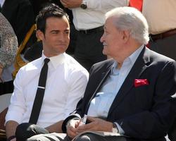 los angeles, 22 feb - justin theroux, john aniston på jennifer aniston hollywood walk of fame stjärnceremoni på w hollywood den 22 februari 2012 i los angeles, ca. foto