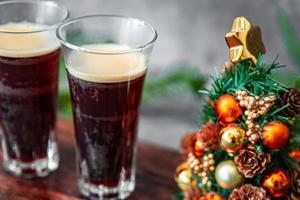 jul varm dryck kaffe, cocktail, kakao nyår söt efterrätt hem semester atmosfär måltid mat mellanmål på bordet kopia utrymme mat bakgrund rustik ovanifrån foto