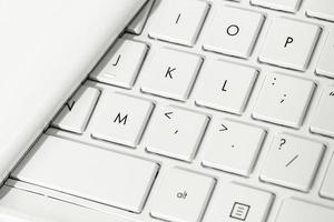 tangentbord med vit blank enter-knapp, med copyspace foto