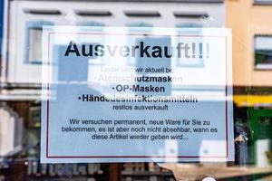 en stängd butik i Tyskland till följd av coronavirus eller covid-19 foto