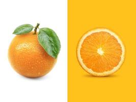 kreativ layout gjord av orange frukt. platt låg. mat koncept foto