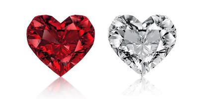 röd hjärtformad diamant, isolerad på vit bakgrund foto