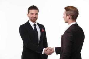 två affärsmän skakar hand foto