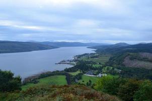 hisnande utsikt över den natursköna landsbygden i Inveraray Skottland foto