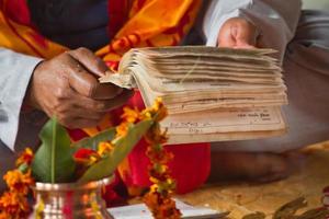 brahman puja under hinduistisk festival i Nepal foto